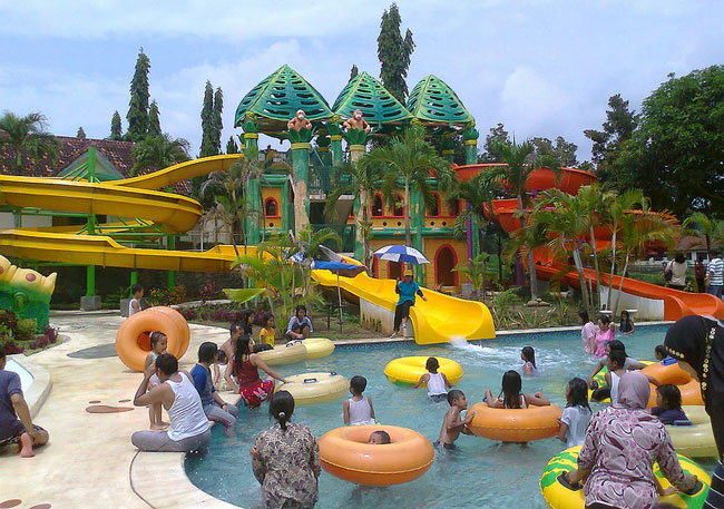 Wahana lengkap waterpark Jambooland Waterpark Tulungagung